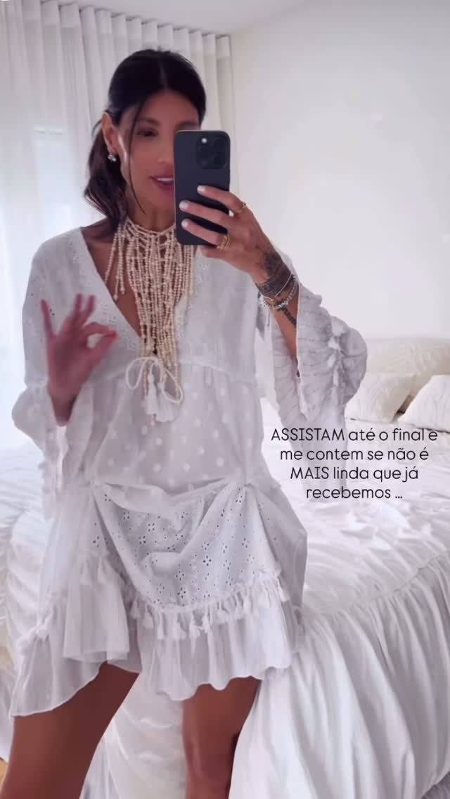 Para as apaixonadas por batas, acabamos de lançar  mais um modelo em algodão e laise de tirar o fôlego… ✨🤍 

Bata Pietra| www.ninabrand.com.br