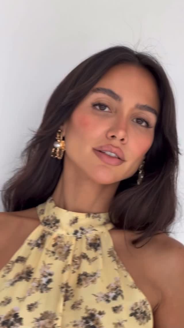 🤍O Vestido Michelle foi pensado para mulheres que amam transmitir feminilidade e presença com um toque de leveza. Seu visual fluido, aliado à estampa floral em tons de amarelo e nude, cria uma peça que ilumina qualquer ambiente, ideal para quem busca charme sem esforço.

Disponível do P ao Gg 
Compre aqui: www.ninabrand.com.br