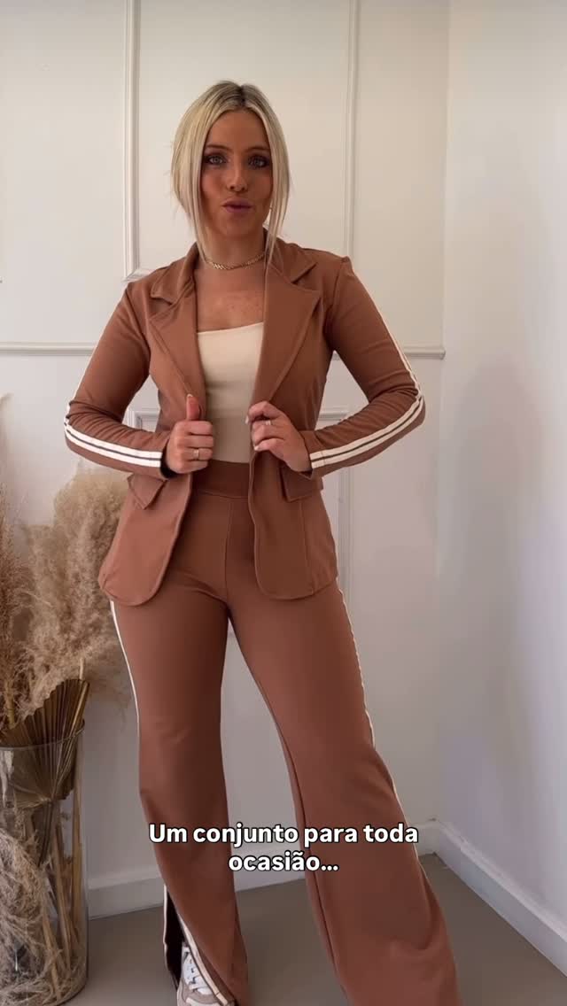 O queridinho voltou ao estoque! ✨
À 4 anos fazendo parte da nossa coleção 

Ainda não sabemos se é a modelagem ou o tecido que ganha nosso coração… mas o nosso conjunto Suzy conquista em tudo.

Arriscamos dizer: ele é simplesmente perfeito por completo ✔️

Garanta o seu antes que esgote novamente! 💖
Comente QUERO LINK 🔗