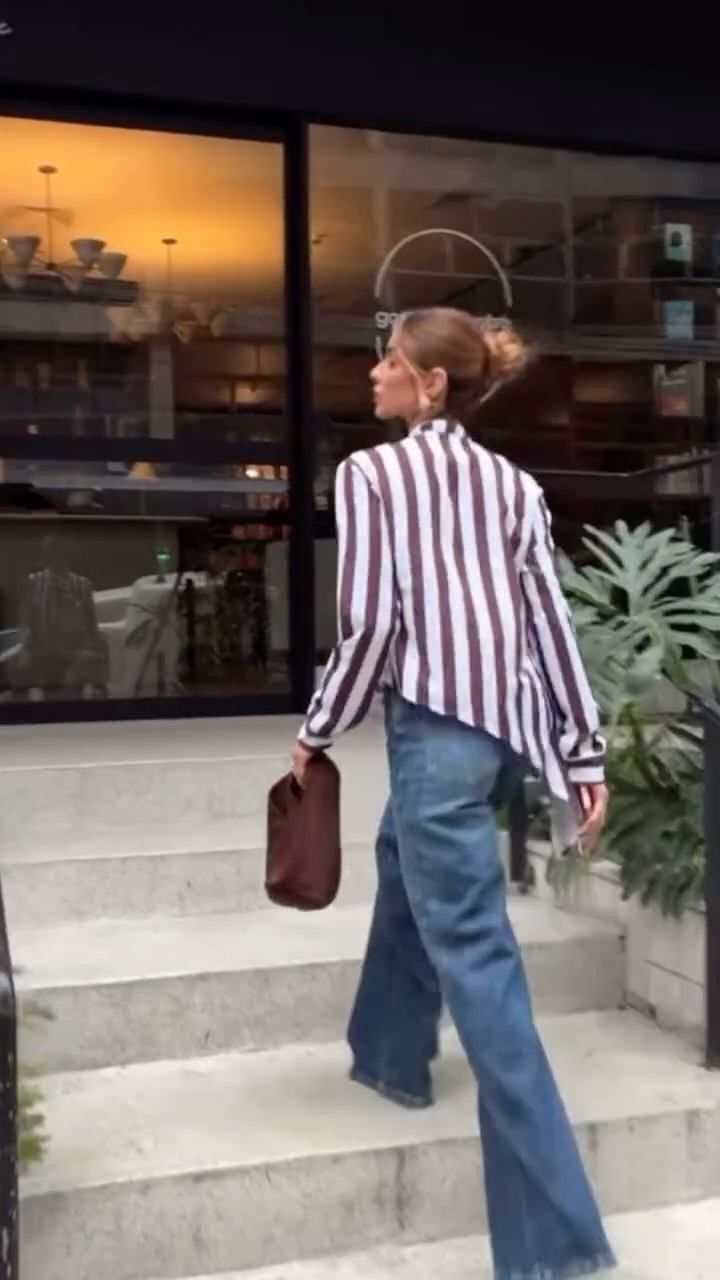 Uma camisa que une o clássico e o contemporâneo na medida certa perfeita para quem gosta de peças elegantes, mas com aquele detalhe especial que foge do óbvio O LAÇO 🎀