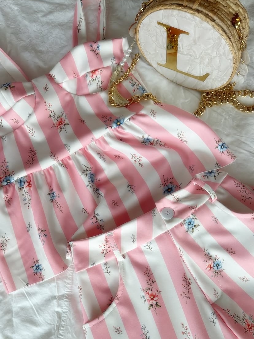 Está atrás de um conjunto diferente? romântico? e que você não vai chegar no seu evento igual a todo mundo… 💖🩵
Esse é o nosso Gaya, em tecido de ótima qualidade, caimento impecável, estampa exclusiva e nas cores mais lindas da estação…