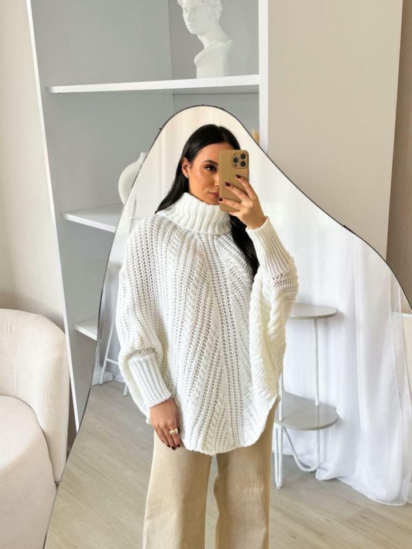 Poncho Stefany Branco